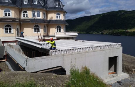 Arbeid med boligen / slottet til Norbert Kuhn i Valdres